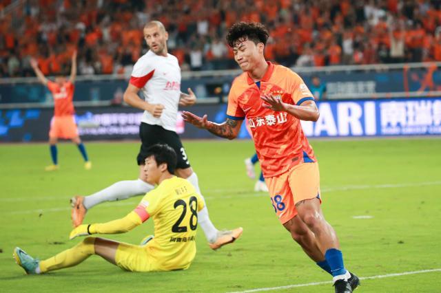 华体会APP-泰山三线作战前迎好消息 谢文能斩中超首球+双响