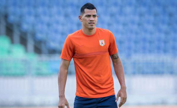 华体会官网-泰山换枪为换种战术思路 贾德松做好下轮首秀准备