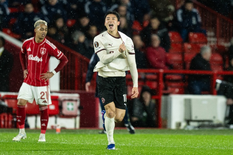 华体会官网-涅槃归来！28岁曹圭成欧联制胜爆冷森林 术后感染暴瘦28斤伤缺1年